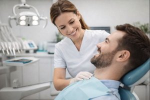 Имплантация зубов как медицинский и человеческий процесс: опыт современной человекоцентричной стоматологии