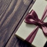 Что можно подарить молодоженам на свадьбу от родителей?