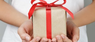 Что подарить дочери на 18 лет - 200 идей подарков от родителей на день ...