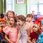 Дети на новогоднем утреннике