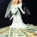 Оригинальный подарок молодоженам из денег на свадьбу