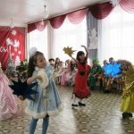 Сценки на Новый 2019 год для начальной школы, 5-7 классов и старшеклассников